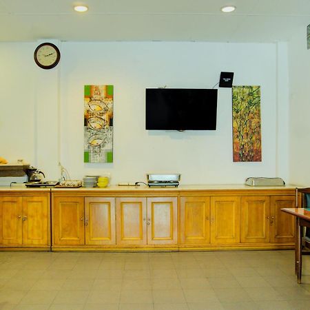 Townhouse Oak Palembang Near Jembatan Ampera Formerly Azzura Hotel Exteriör bild