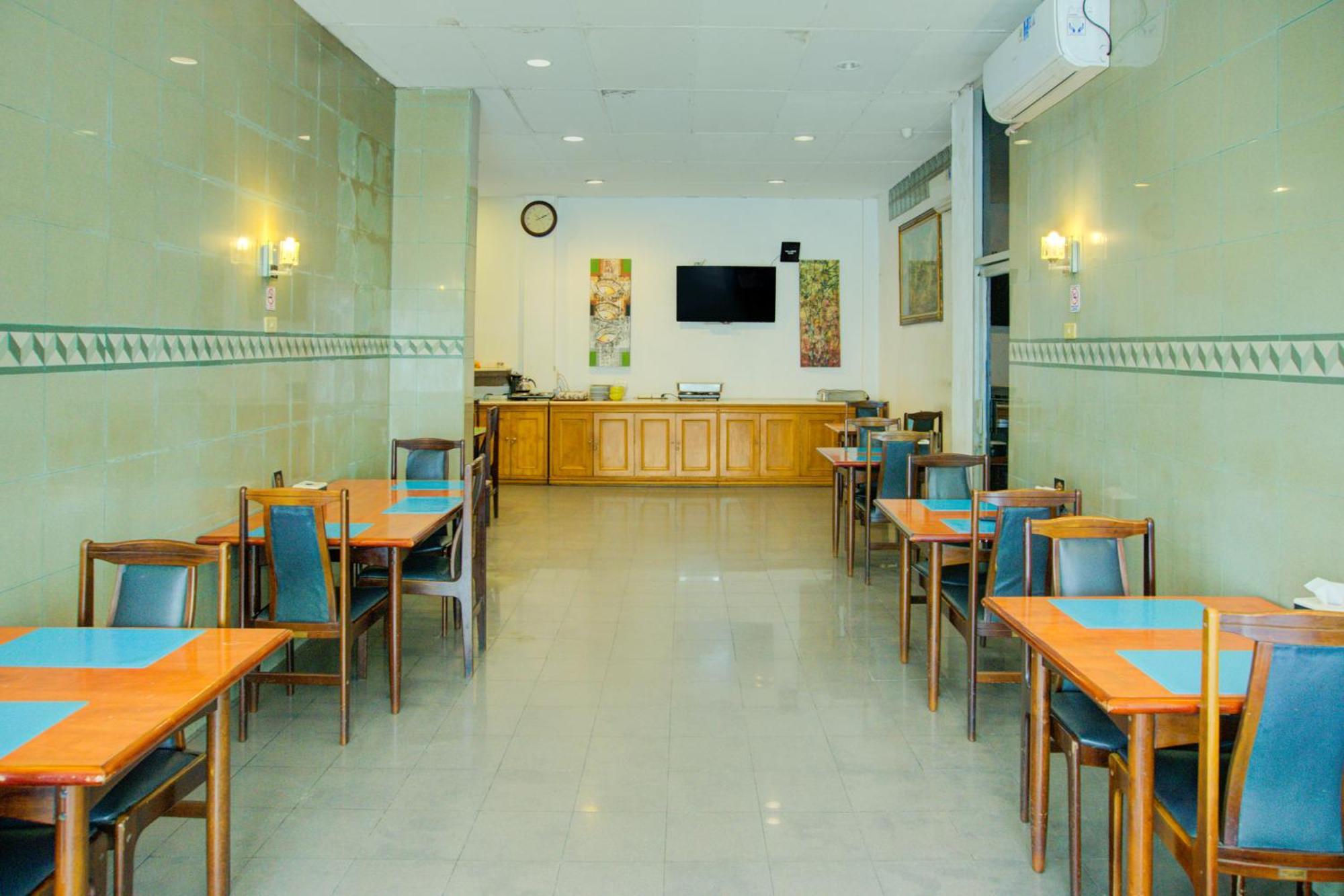 Townhouse Oak Palembang Near Jembatan Ampera Formerly Azzura Hotel Exteriör bild