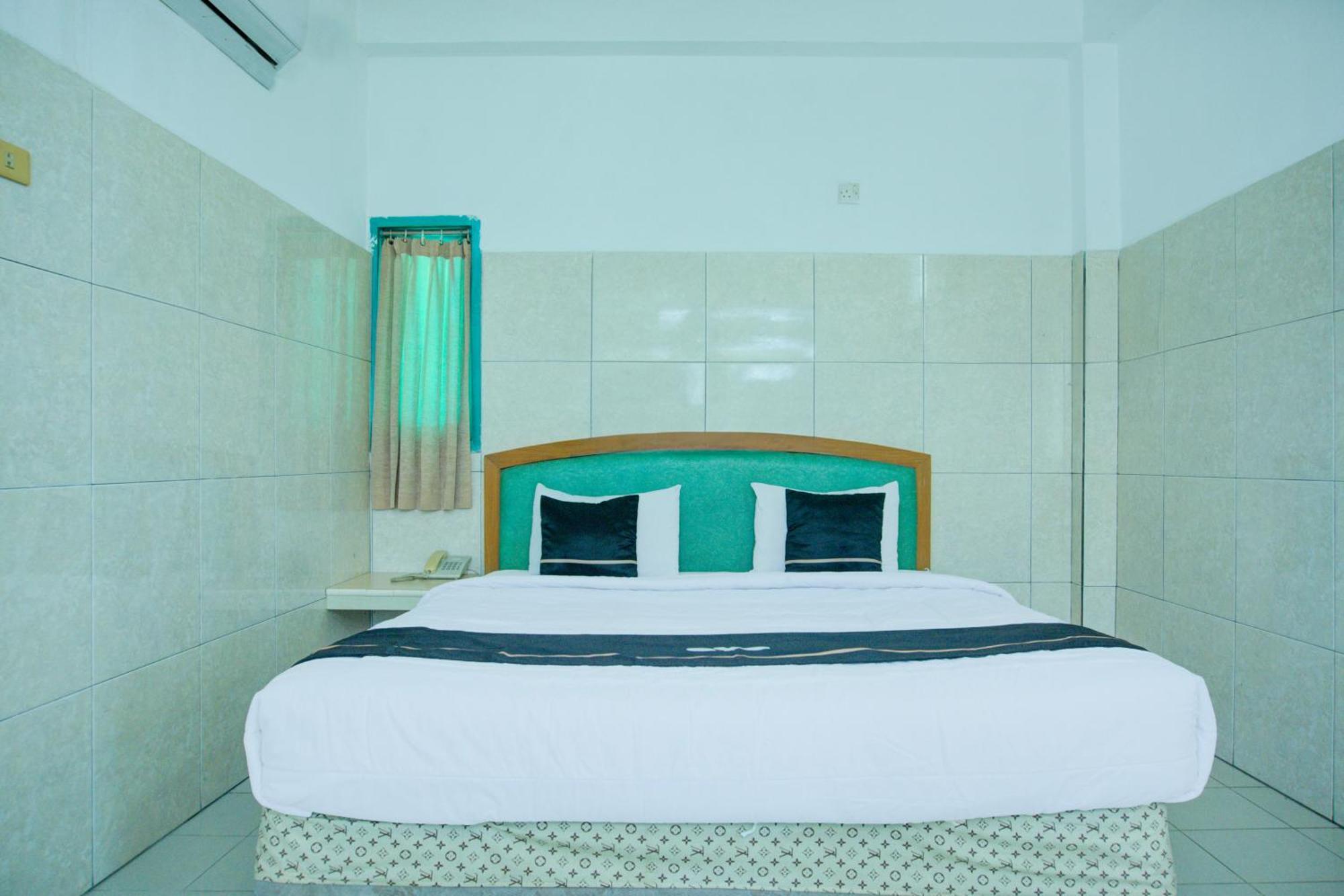 Townhouse Oak Palembang Near Jembatan Ampera Formerly Azzura Hotel Exteriör bild