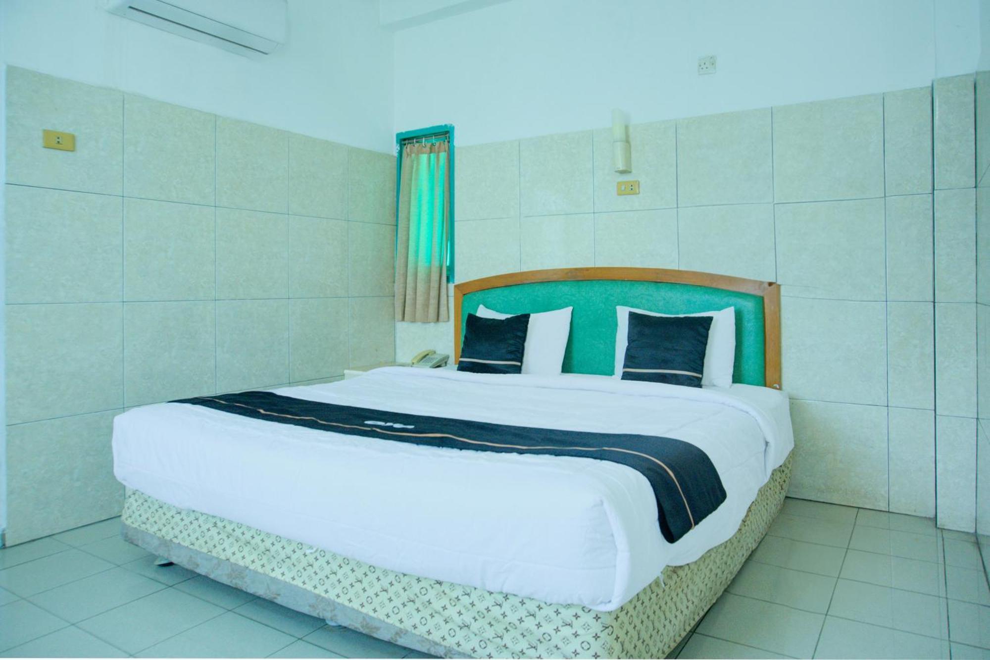 Townhouse Oak Palembang Near Jembatan Ampera Formerly Azzura Hotel Exteriör bild