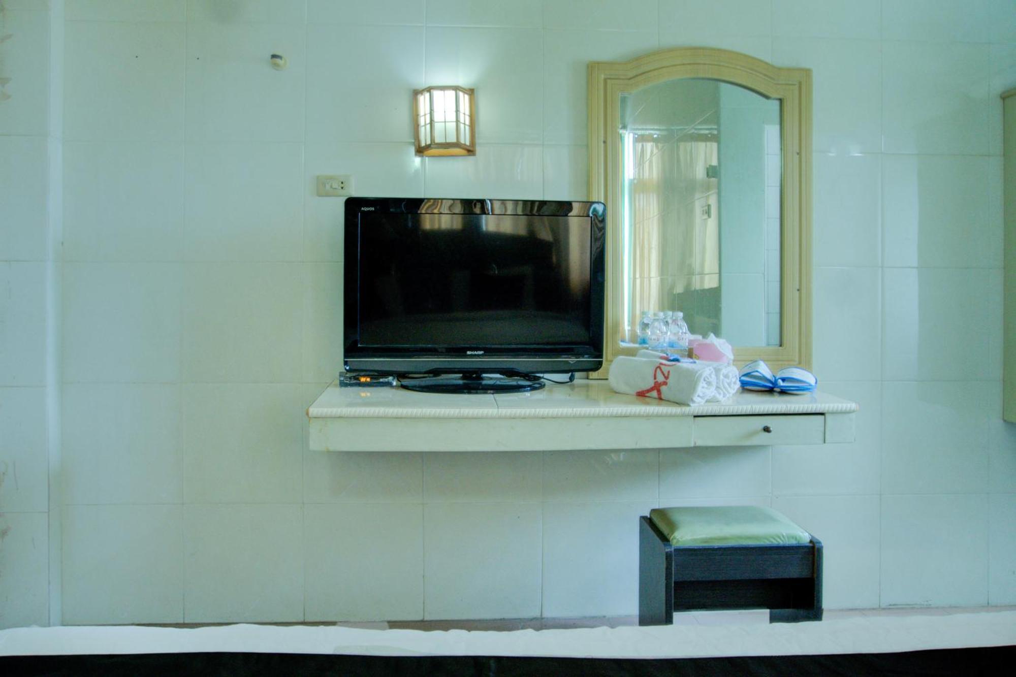 Townhouse Oak Palembang Near Jembatan Ampera Formerly Azzura Hotel Exteriör bild