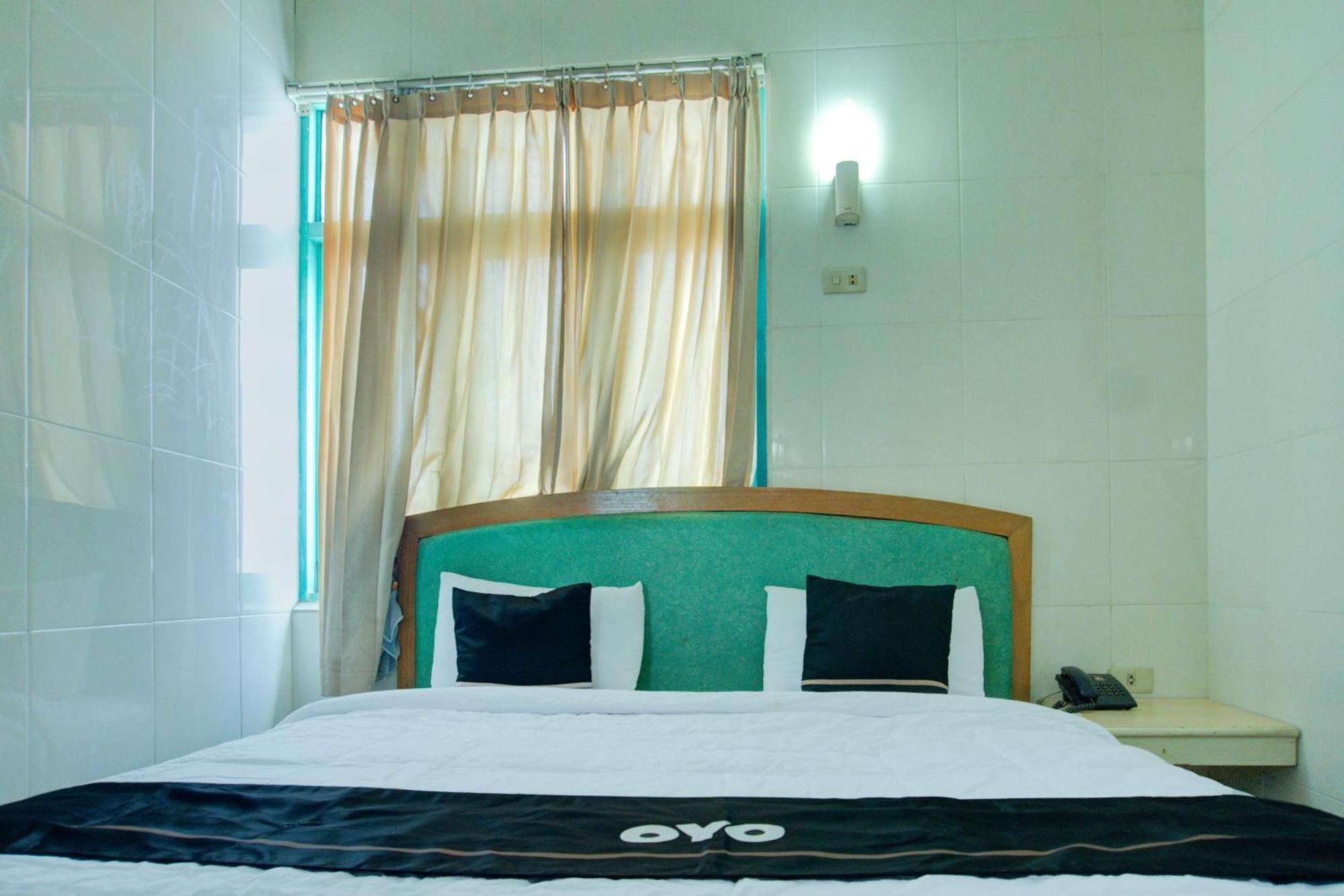 Townhouse Oak Palembang Near Jembatan Ampera Formerly Azzura Hotel Exteriör bild