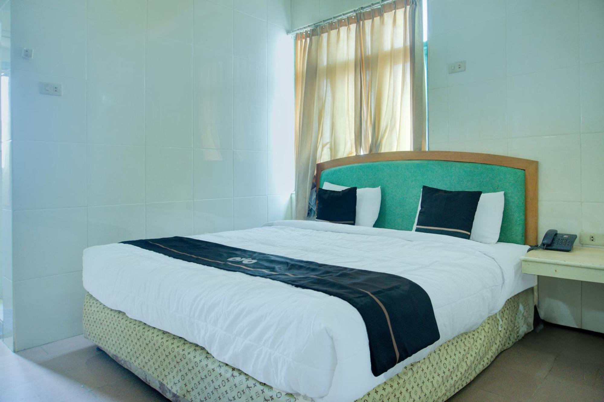 Townhouse Oak Palembang Near Jembatan Ampera Formerly Azzura Hotel Exteriör bild