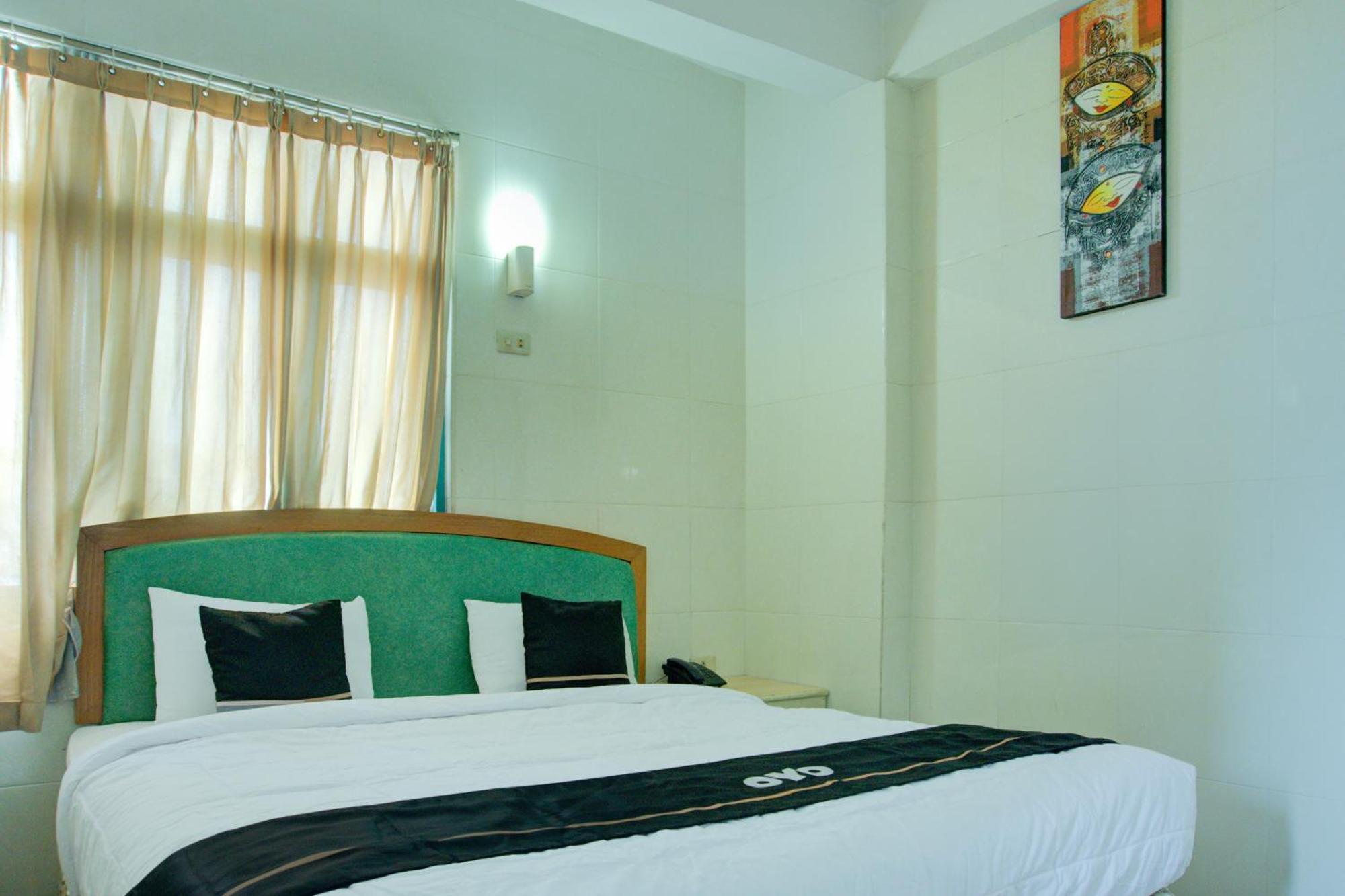 Townhouse Oak Palembang Near Jembatan Ampera Formerly Azzura Hotel Exteriör bild