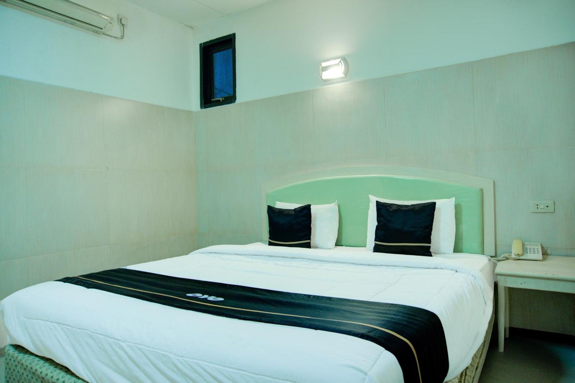 Townhouse Oak Palembang Near Jembatan Ampera Formerly Azzura Hotel Exteriör bild