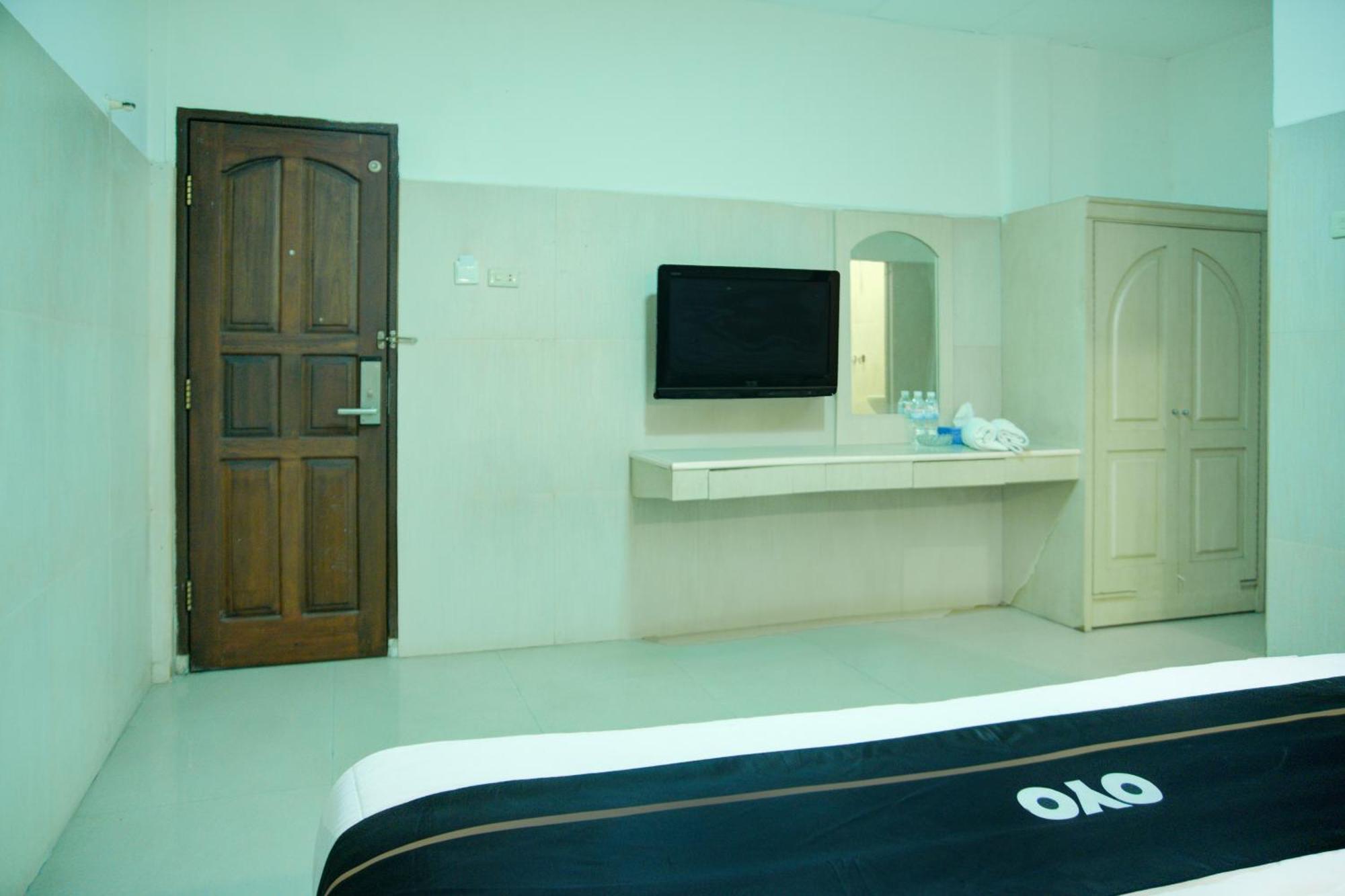 Townhouse Oak Palembang Near Jembatan Ampera Formerly Azzura Hotel Exteriör bild
